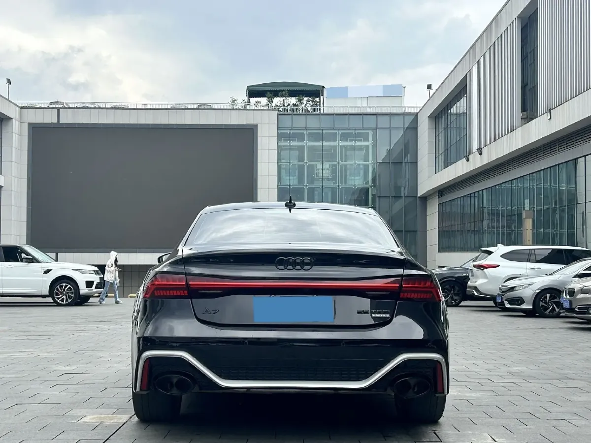 2024 Audi A7L 2.0T 245HP L4 7DCT,autocango,china used car exporter,china ev exporter,chinese used car exporter,chinese used ev exporter