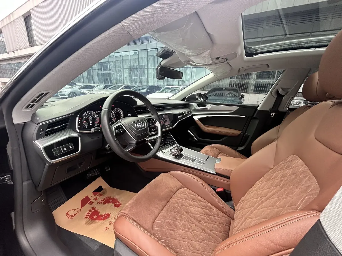 2024 Audi A7L 2.0T 245HP L4 7DCT,autocango,china used car exporter,china ev exporter,chinese used car exporter,chinese used ev exporter