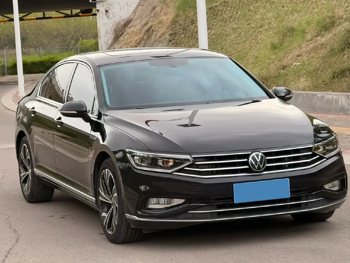 2020 Volkswagen Magotan 2.0T 186HP L4 7DCT,autocango,china used car exporter,china ev exporter,chinese used car exporter,chinese used ev exporter