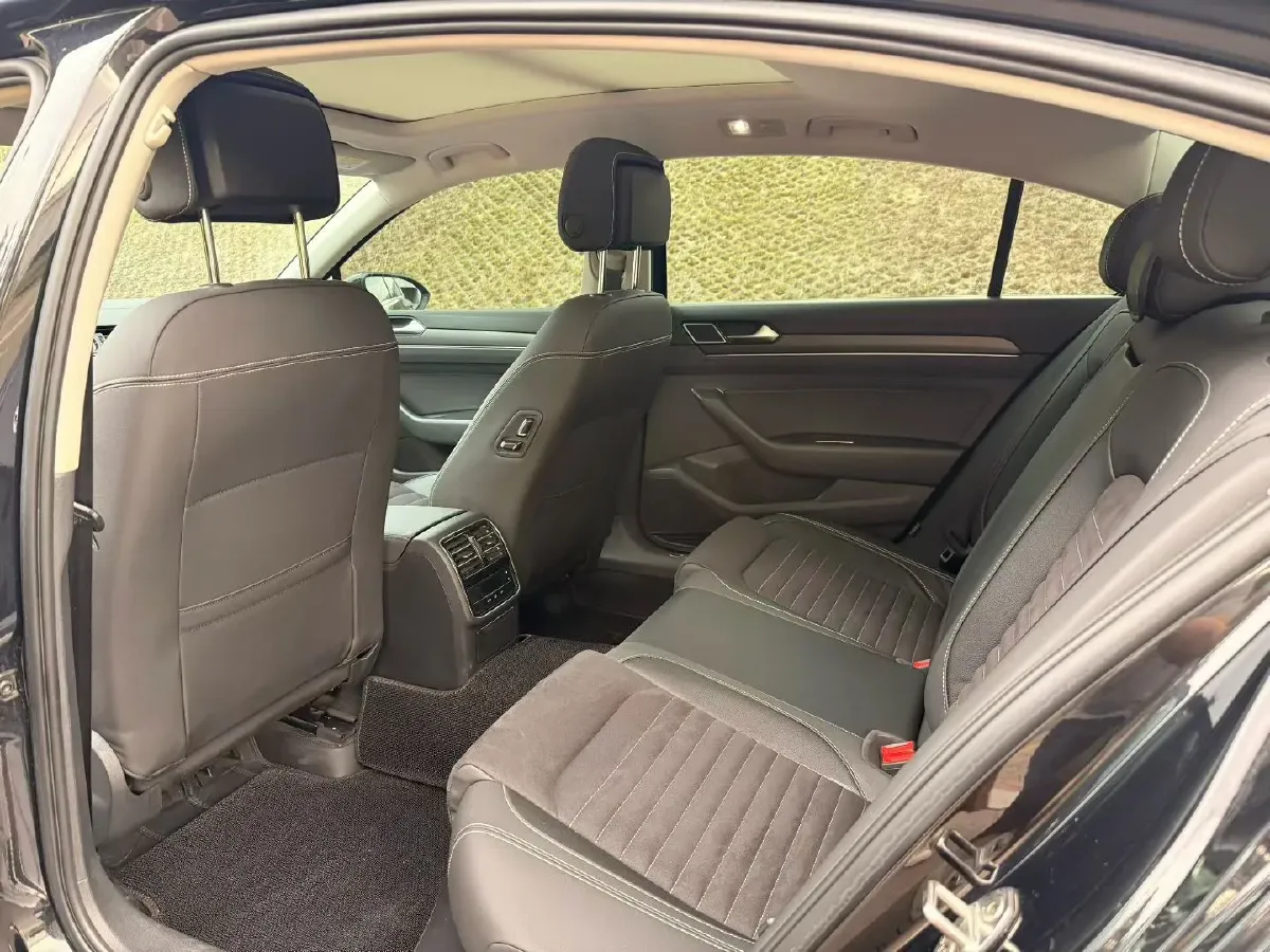 2020 Volkswagen Magotan 2.0T 186HP L4 7DCT,autocango,china used car exporter,china ev exporter,chinese used car exporter,chinese used ev exporter