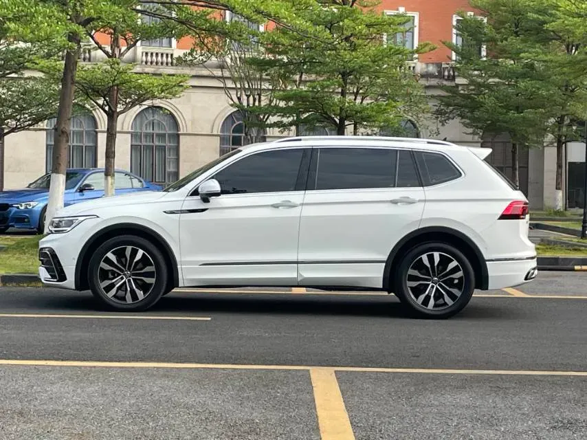 2024 Volkswagen Tiguan L 2.0T 186HP L4 7DCT,autocango,china used car exporter,china ev exporter,chinese used car exporter,chinese used ev exporter