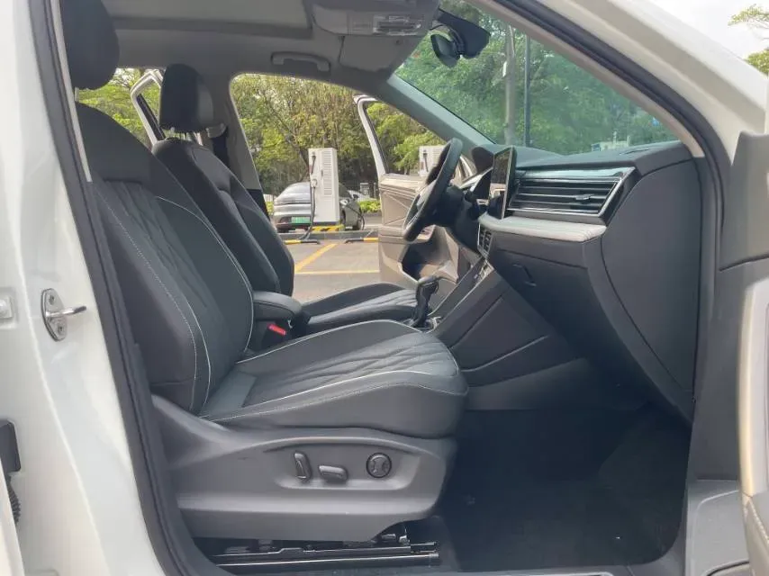 2024 Volkswagen Tiguan L 2.0T 186HP L4 7DCT,autocango,china used car exporter,china ev exporter,chinese used car exporter,chinese used ev exporter