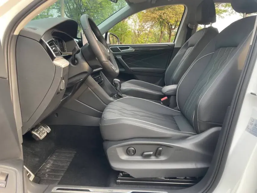 2024 Volkswagen Tiguan L 2.0T 186HP L4 7DCT,autocango,china used car exporter,china ev exporter,chinese used car exporter,chinese used ev exporter