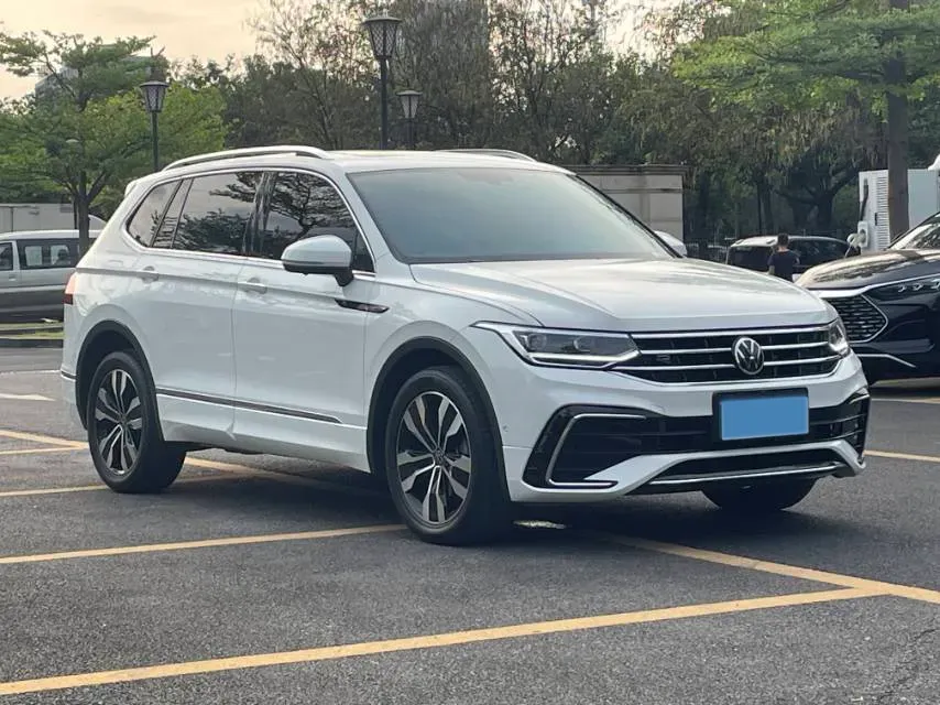 2024 Volkswagen Tiguan L 2.0T 186HP L4 7DCT,autocango,china used car exporter,china ev exporter,chinese used car exporter,chinese used ev exporter