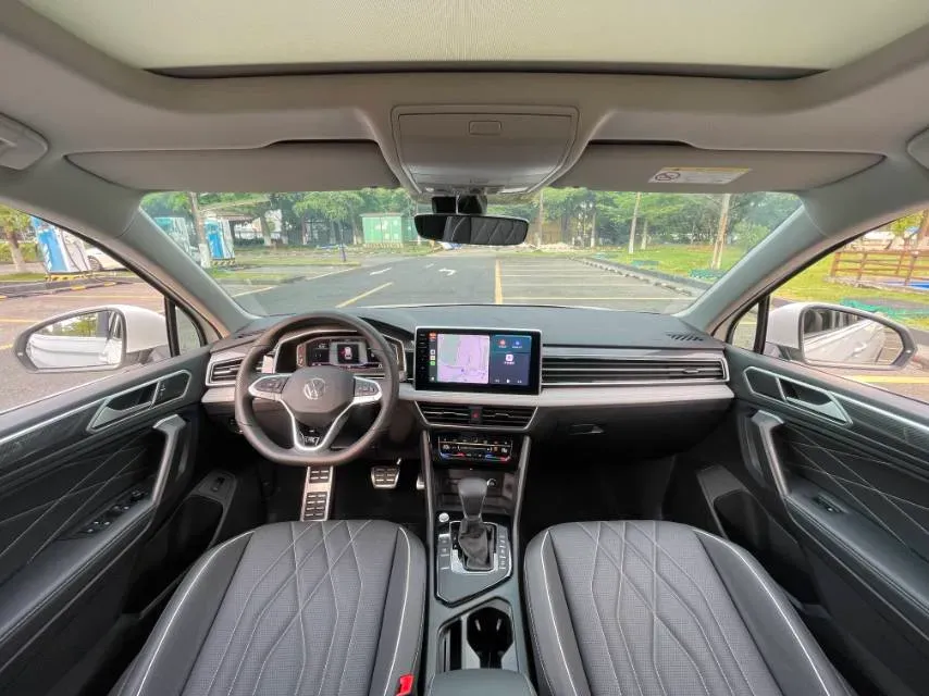 2024 Volkswagen Tiguan L 2.0T 186HP L4 7DCT,autocango,china used car exporter,china ev exporter,chinese used car exporter,chinese used ev exporter