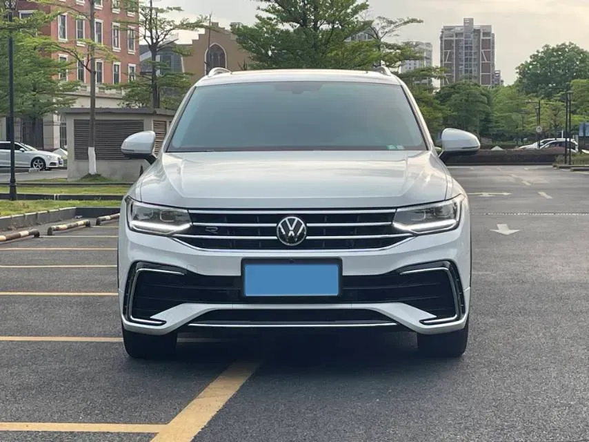 2024 Volkswagen Tiguan L 2.0T 186HP L4 7DCT,autocango,china used car exporter,china ev exporter,chinese used car exporter,chinese used ev exporter