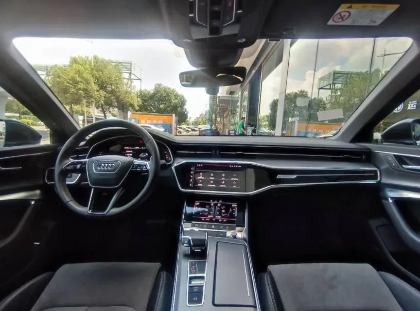 2021 Audi A6L 2.0T 224HP L4 7DCT,autocango,china used car exporter,china ev exporter,chinese used car exporter,chinese used ev exporter