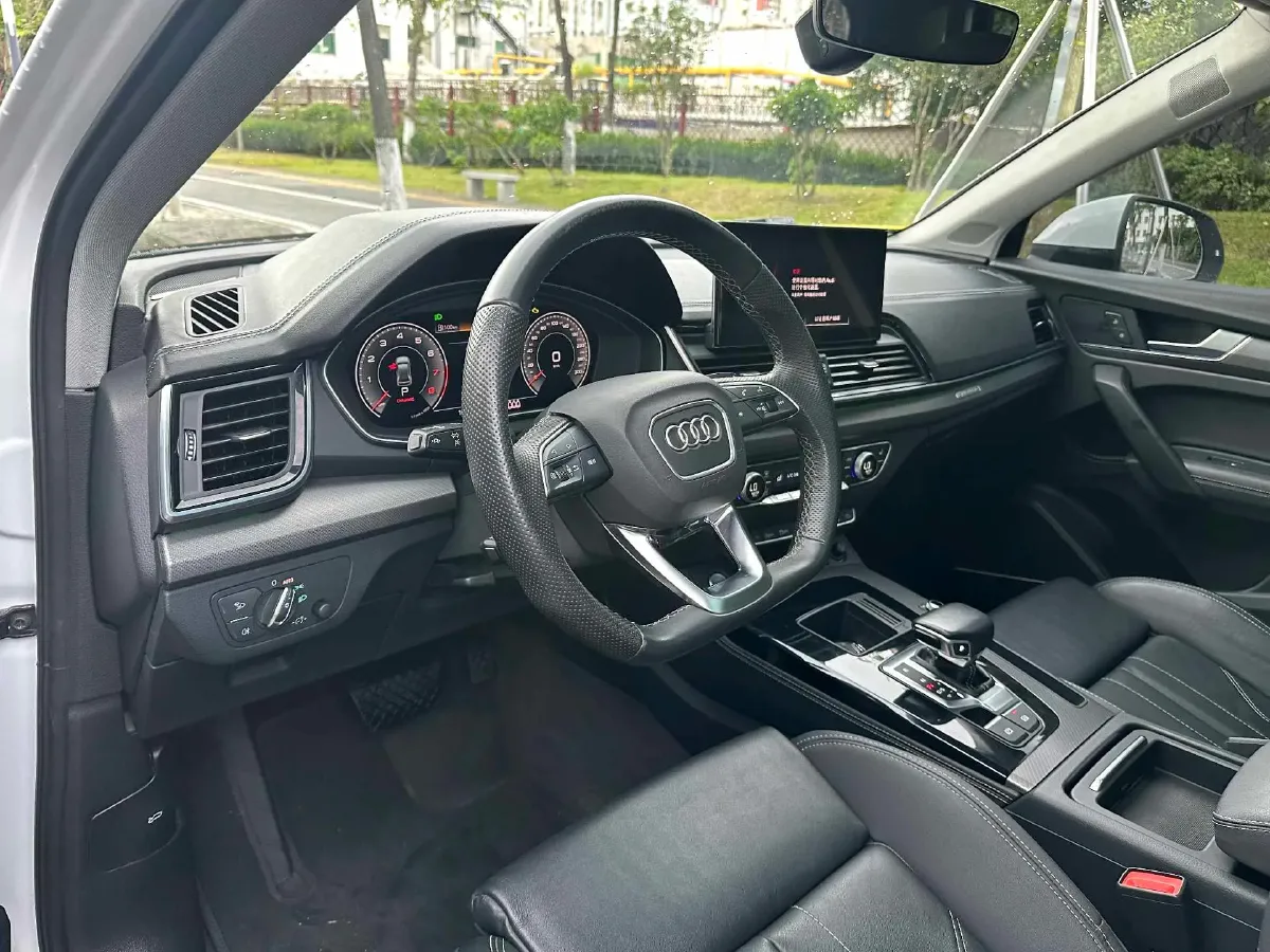 2022 Audi Q5L 2.0T 252HP L4 7DCT,autocango,china used car exporter,china ev exporter,chinese used car exporter,chinese used ev exporter