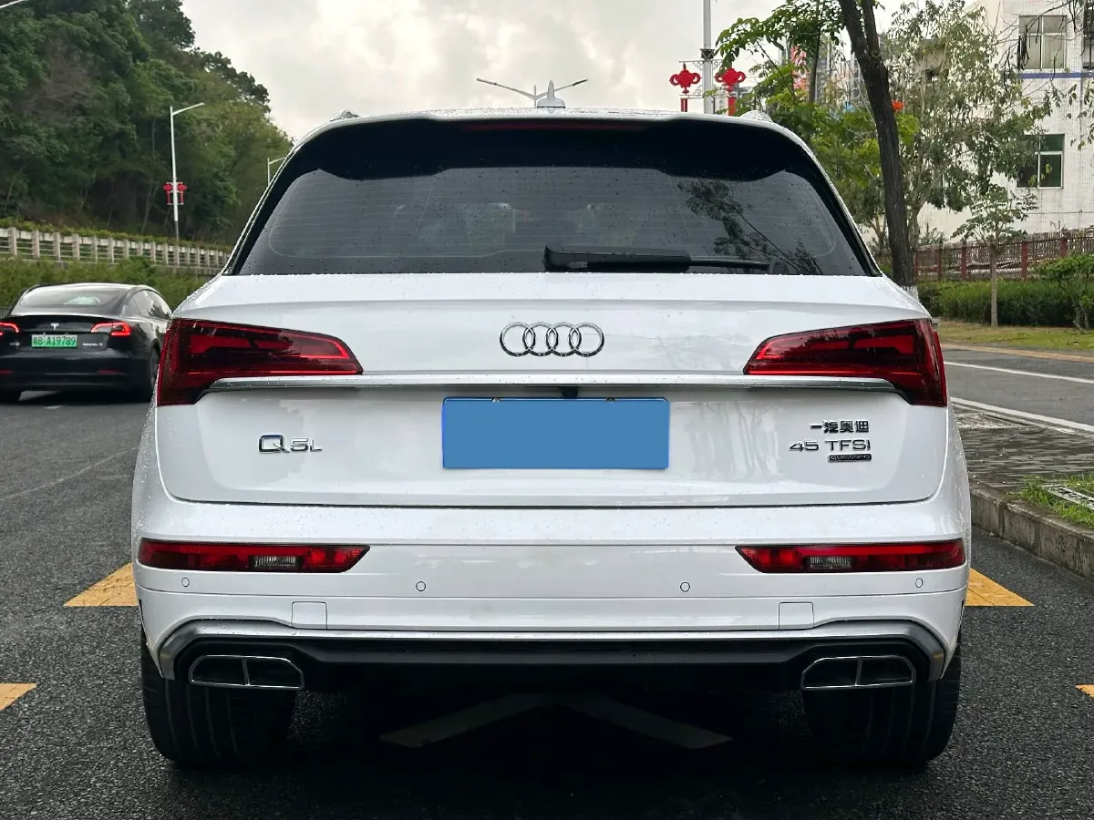 2022 Audi Q5L 2.0T 252HP L4 7DCT,autocango,china used car exporter,china ev exporter,chinese used car exporter,chinese used ev exporter