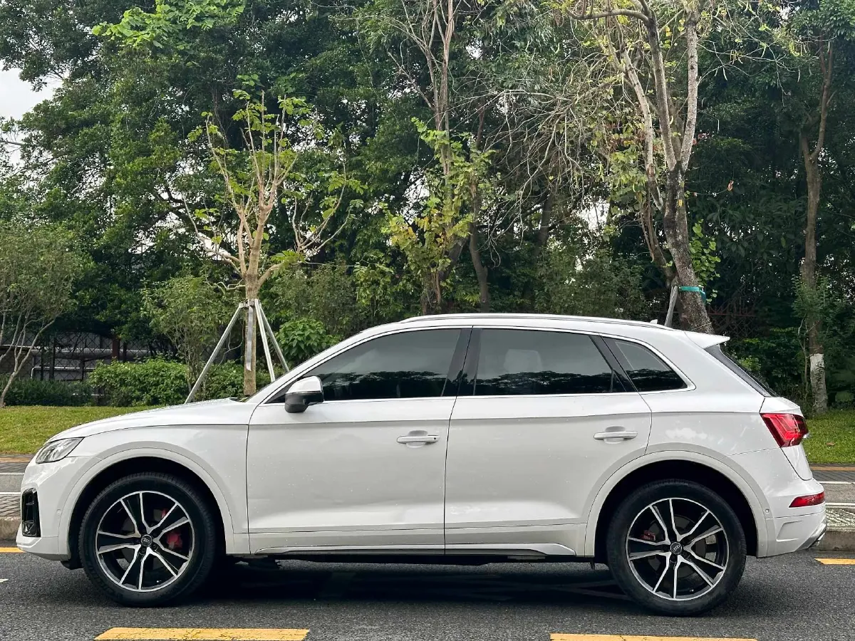 2022 Audi Q5L 2.0T 252HP L4 7DCT,autocango,china used car exporter,china ev exporter,chinese used car exporter,chinese used ev exporter