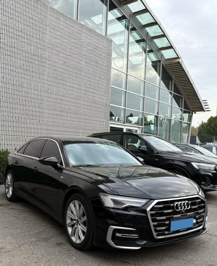 2024 Audi A6L 2.0T 245HP L4 7DCT,autocango,china used car exporter,china ev exporter,chinese used car exporter,chinese used ev exporter