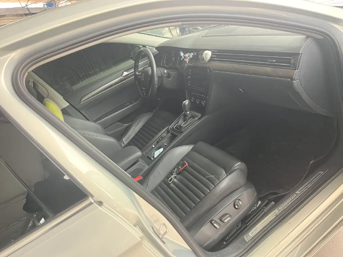 2019 Volkswagen Magotan 2.0T 186HP L4 7DCT,autocango,china used car exporter,china ev exporter,chinese used car exporter,chinese used ev exporter