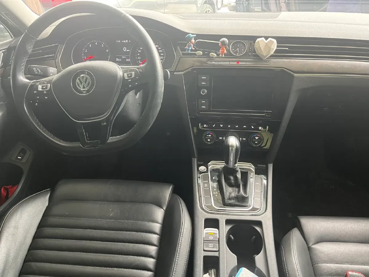 2019 Volkswagen Magotan 2.0T 186HP L4 7DCT,autocango,china used car exporter,china ev exporter,chinese used car exporter,chinese used ev exporter