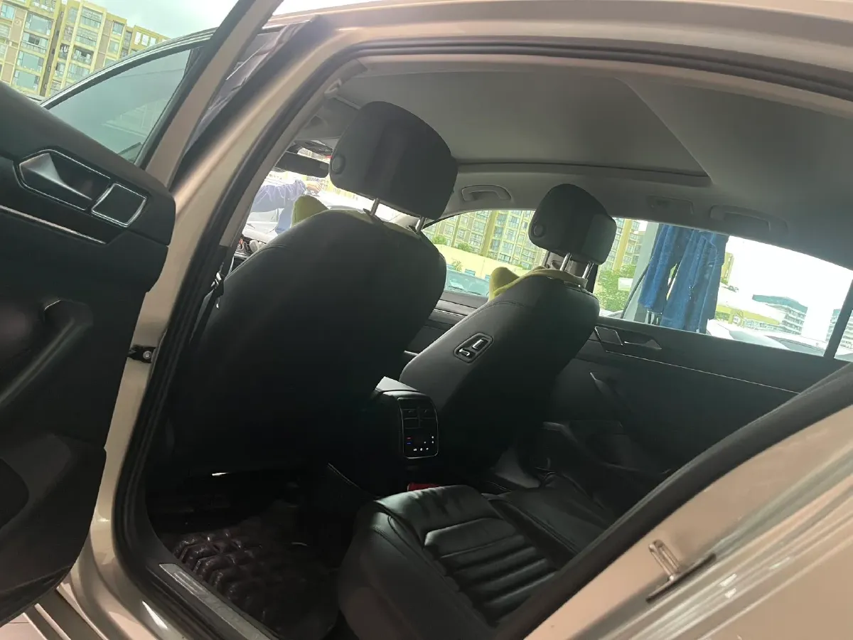 2019 Volkswagen Magotan 2.0T 186HP L4 7DCT,autocango,china used car exporter,china ev exporter,chinese used car exporter,chinese used ev exporter