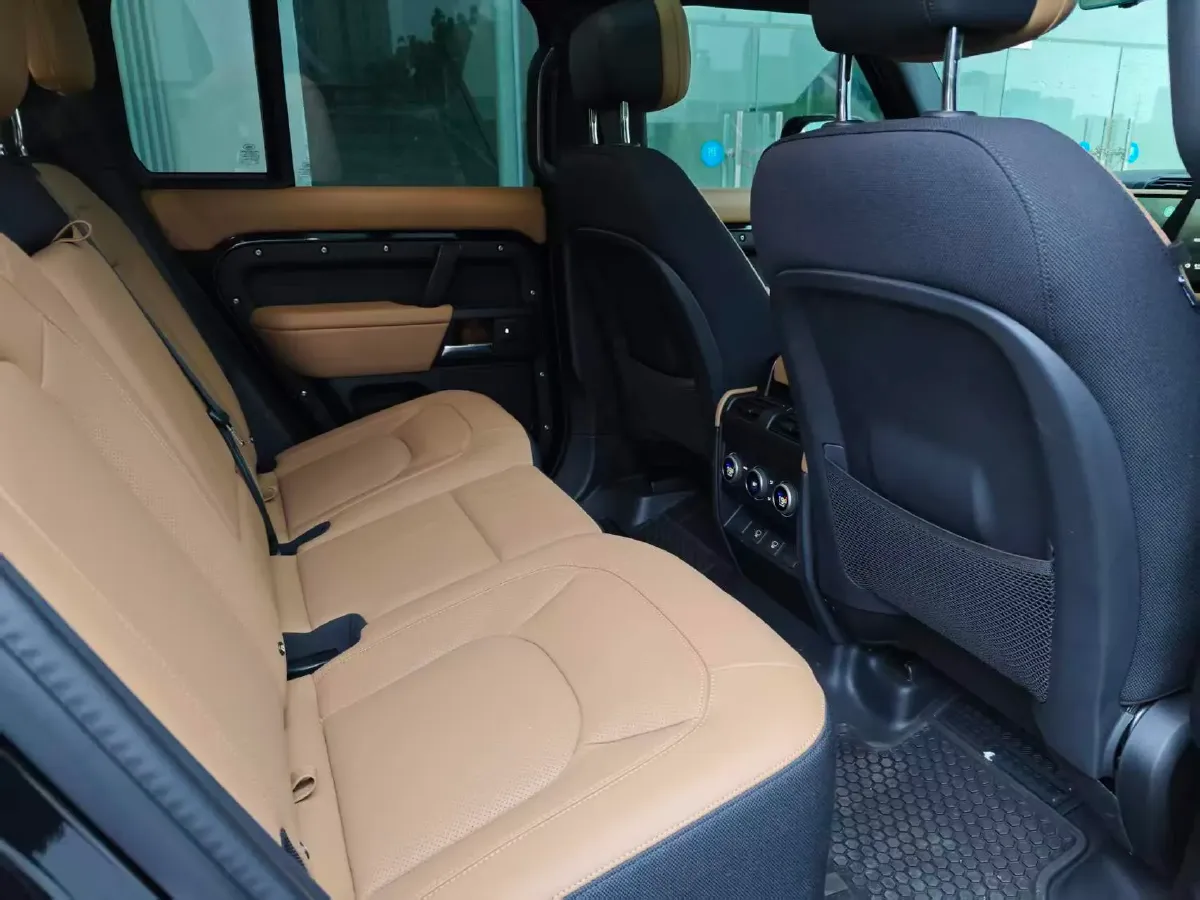 2025 Land Rover Defender 3.0T 400HP L6 8AT,autocango,china used car exporter,china ev exporter,chinese used car exporter,chinese used ev exporter
