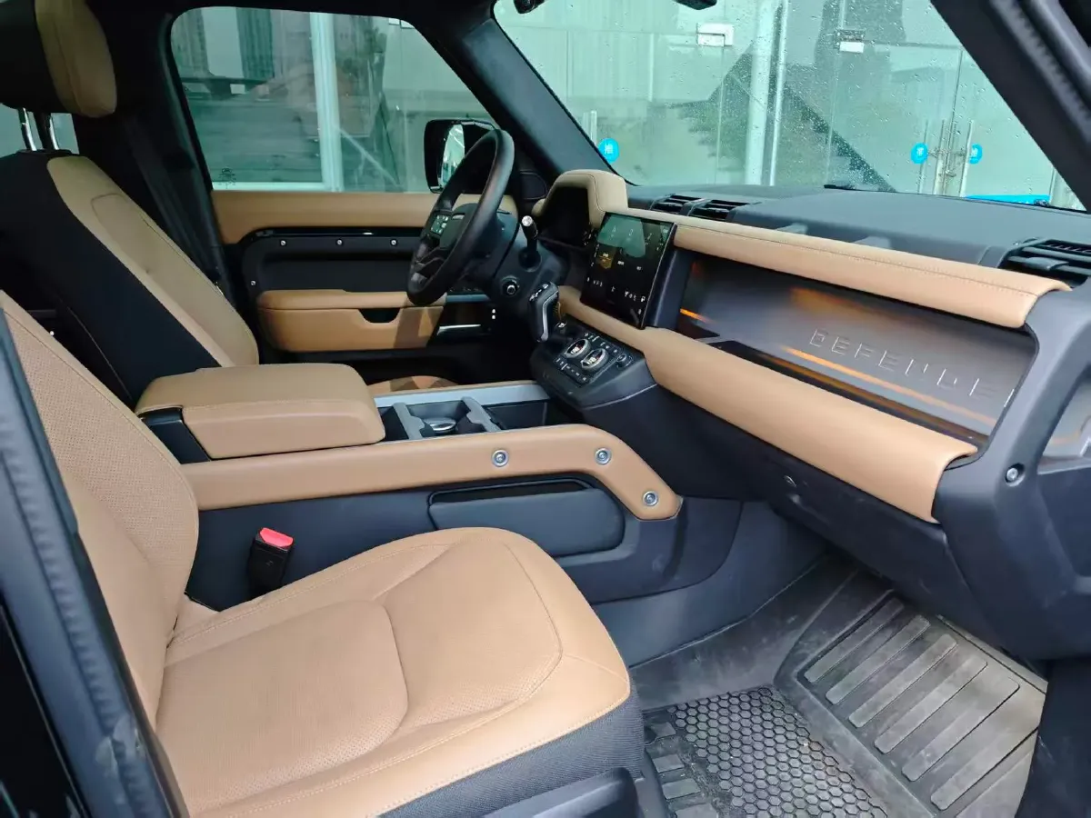 2025 Land Rover Defender 3.0T 400HP L6 8AT,autocango,china used car exporter,china ev exporter,chinese used car exporter,chinese used ev exporter