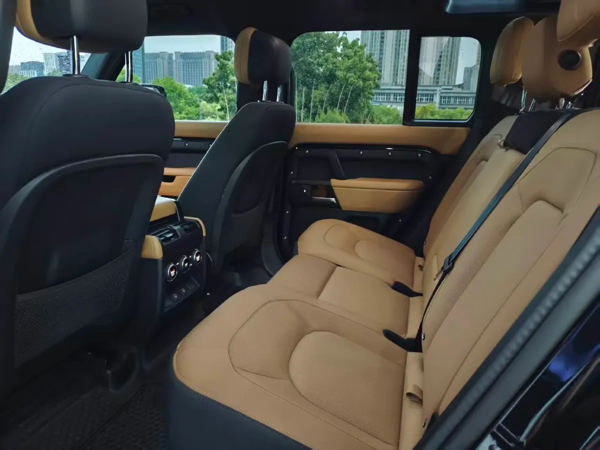 2025 Land Rover Defender 3.0T 400HP L6 8AT,autocango,china used car exporter,china ev exporter,chinese used car exporter,chinese used ev exporter