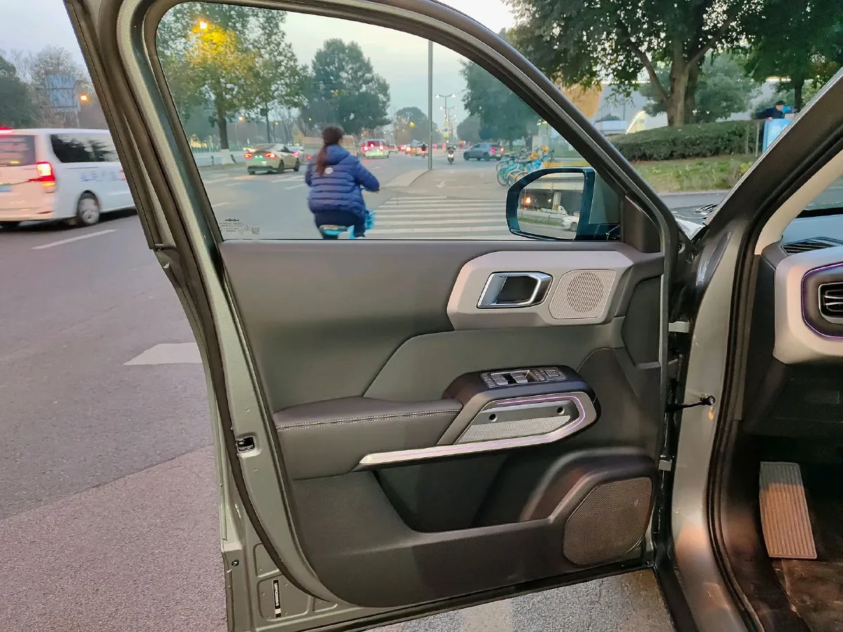 2025 FangChengBao Tai 3 BEV,autocango,china used car exporter,china ev exporter,chinese used car exporter,chinese used ev exporter