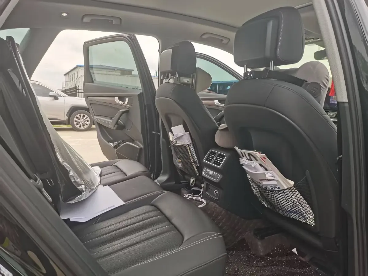 2023 Audi Q5L 2.0T 190HP L4 7DCT,autocango,china used car exporter,china ev exporter,chinese used car exporter,chinese used ev exporter