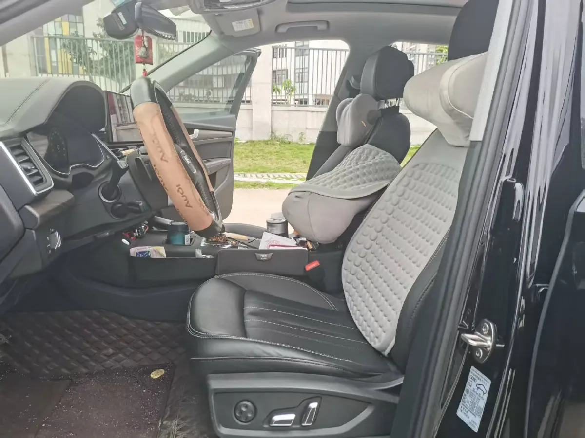 2023 Audi Q5L 2.0T 190HP L4 7DCT,autocango,china used car exporter,china ev exporter,chinese used car exporter,chinese used ev exporter