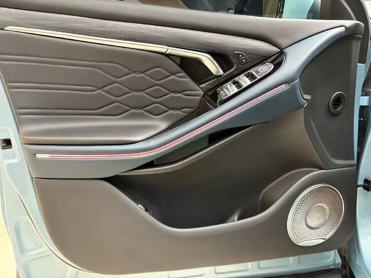 2021 Voyah FREE Range Extended 109HP REEV 33KWH,autocango,china used car exporter,china ev exporter,chinese used car exporter,chinese used ev exporter