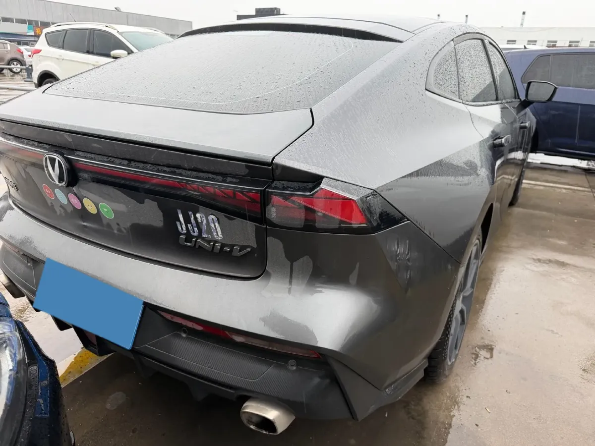 2022 ChangAn UNI-V 1.5T 188HP L4 7DCT,autocango,china used car exporter,china ev exporter,chinese used car exporter,chinese used ev exporter