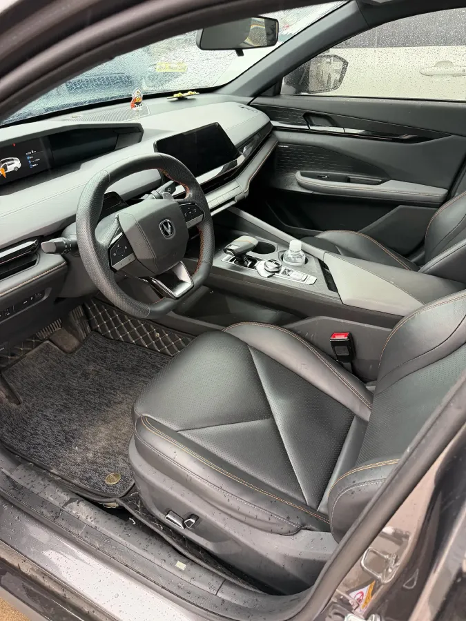 2022 ChangAn UNI-V 1.5T 188HP L4 7DCT,autocango,china used car exporter,china ev exporter,chinese used car exporter,chinese used ev exporter