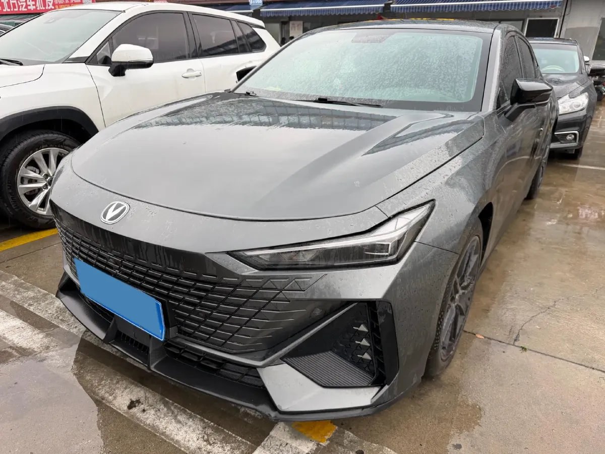 2022 ChangAn UNI-V 1.5T 188HP L4 7DCT,autocango,china used car exporter,china ev exporter,chinese used car exporter,chinese used ev exporter