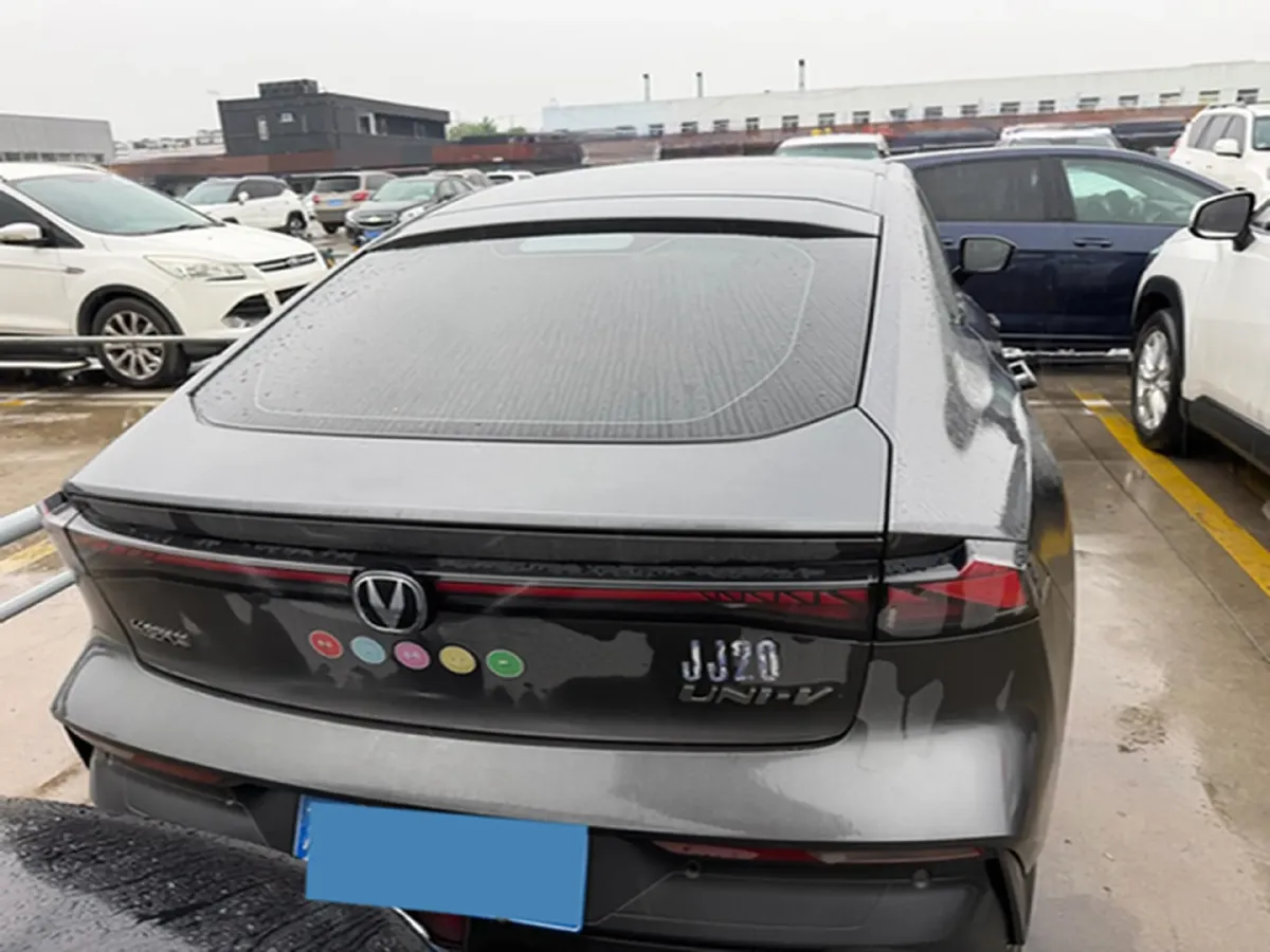 2022 ChangAn UNI-V 1.5T 188HP L4 7DCT,autocango,china used car exporter,china ev exporter,chinese used car exporter,chinese used ev exporter