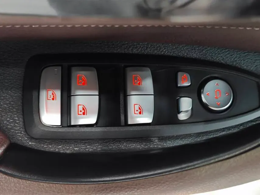 2021 BMW X1 1.5T 140HP L3 7DCT,autocango,china used car exporter,china ev exporter,chinese used car exporter,chinese used ev exporter