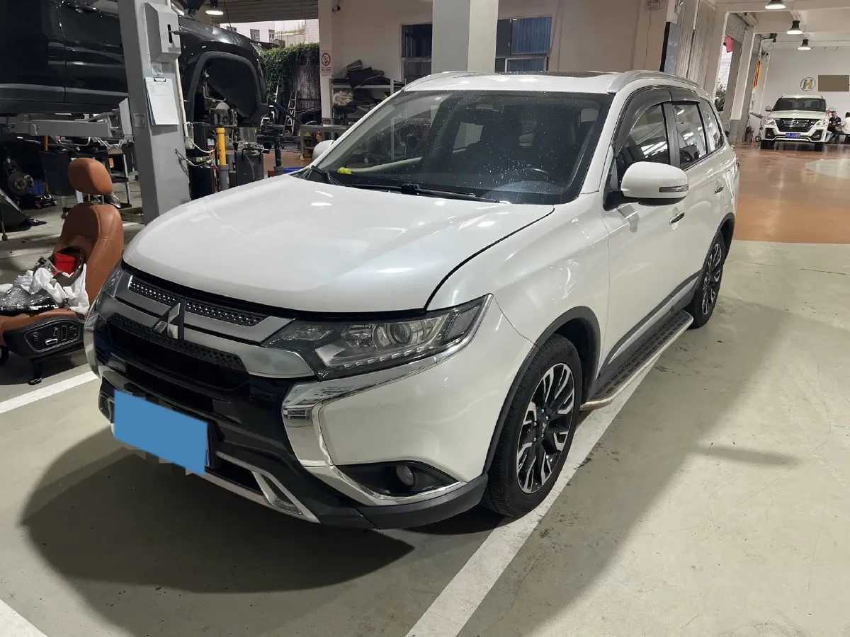 2020 Mitsubishi Outlander 2.0L 166HP L4 CVT,autocango,china used car exporter,china ev exporter,chinese used car exporter,chinese used ev exporter