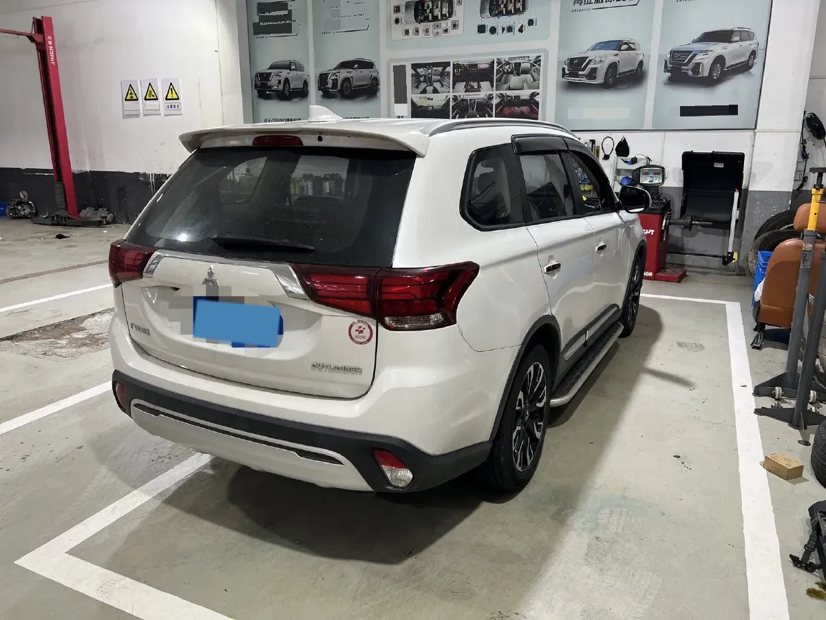 2020 Mitsubishi Outlander 2.0L 166HP L4 CVT,autocango,china used car exporter,china ev exporter,chinese used car exporter,chinese used ev exporter
