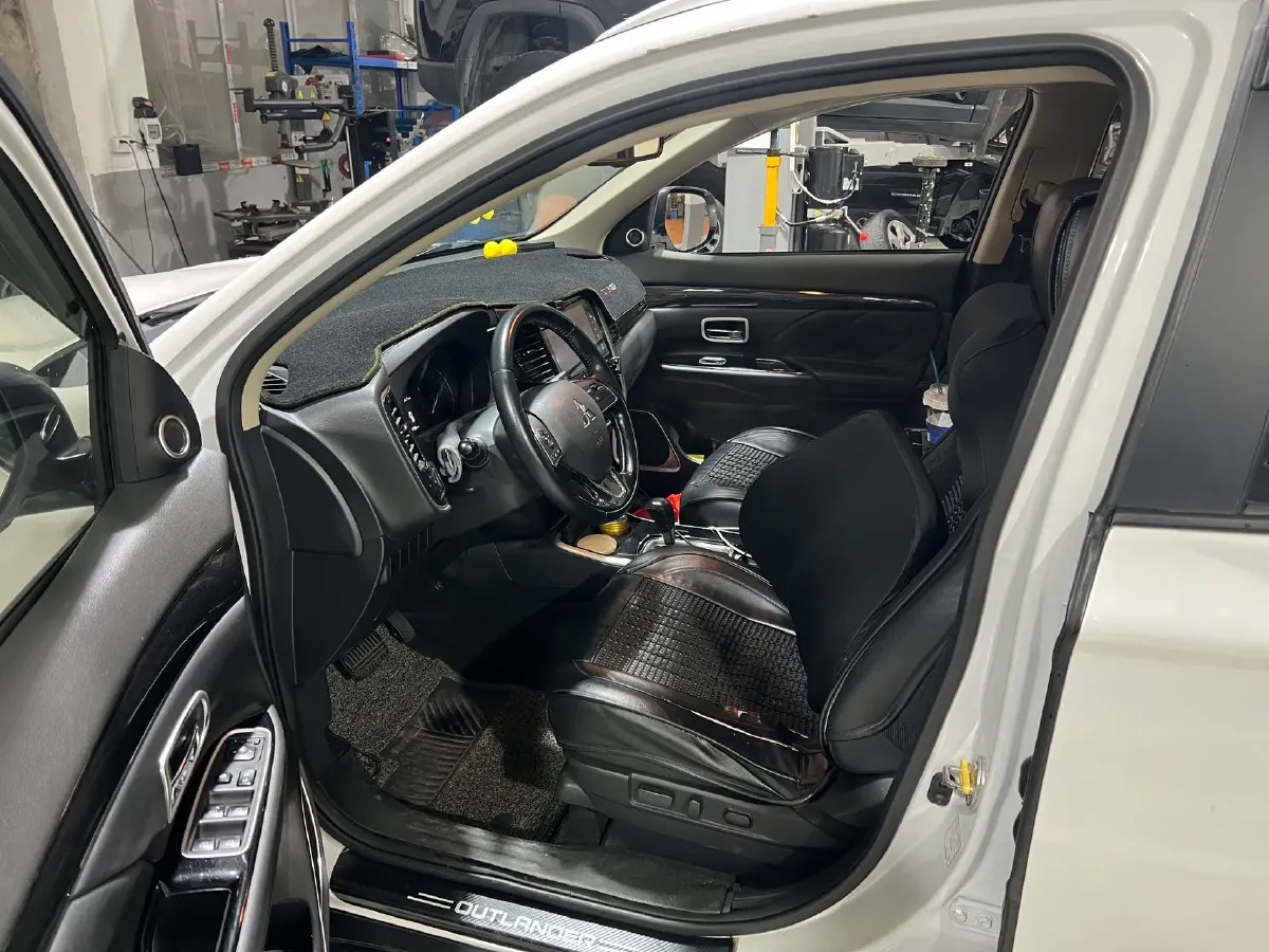 2020 Mitsubishi Outlander 2.0L 166HP L4 CVT,autocango,china used car exporter,china ev exporter,chinese used car exporter,chinese used ev exporter