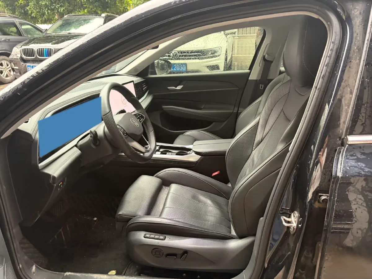 2025 Volkswagen Passat 2.0T 220HP L4 7DCT,autocango,china used car exporter,china ev exporter,chinese used car exporter,chinese used ev exporter