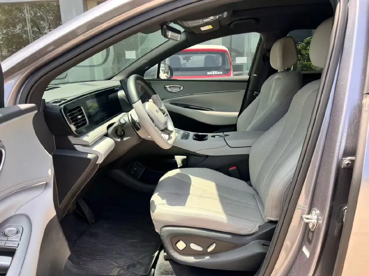 2025 LanDian E5 PLUS 1.5L 95HP L4 E-CVT PHEV,autocango,china used car exporter,china ev exporter,chinese used car exporter,chinese used ev exporter