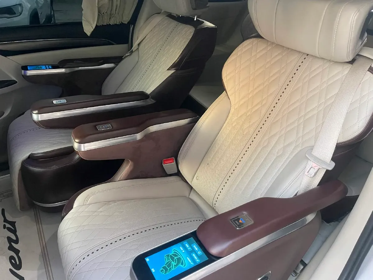 2022 Buick GL8 2.0T 237HP L4 9AT,autocango,china used car exporter,china ev exporter,chinese used car exporter,chinese used ev exporter