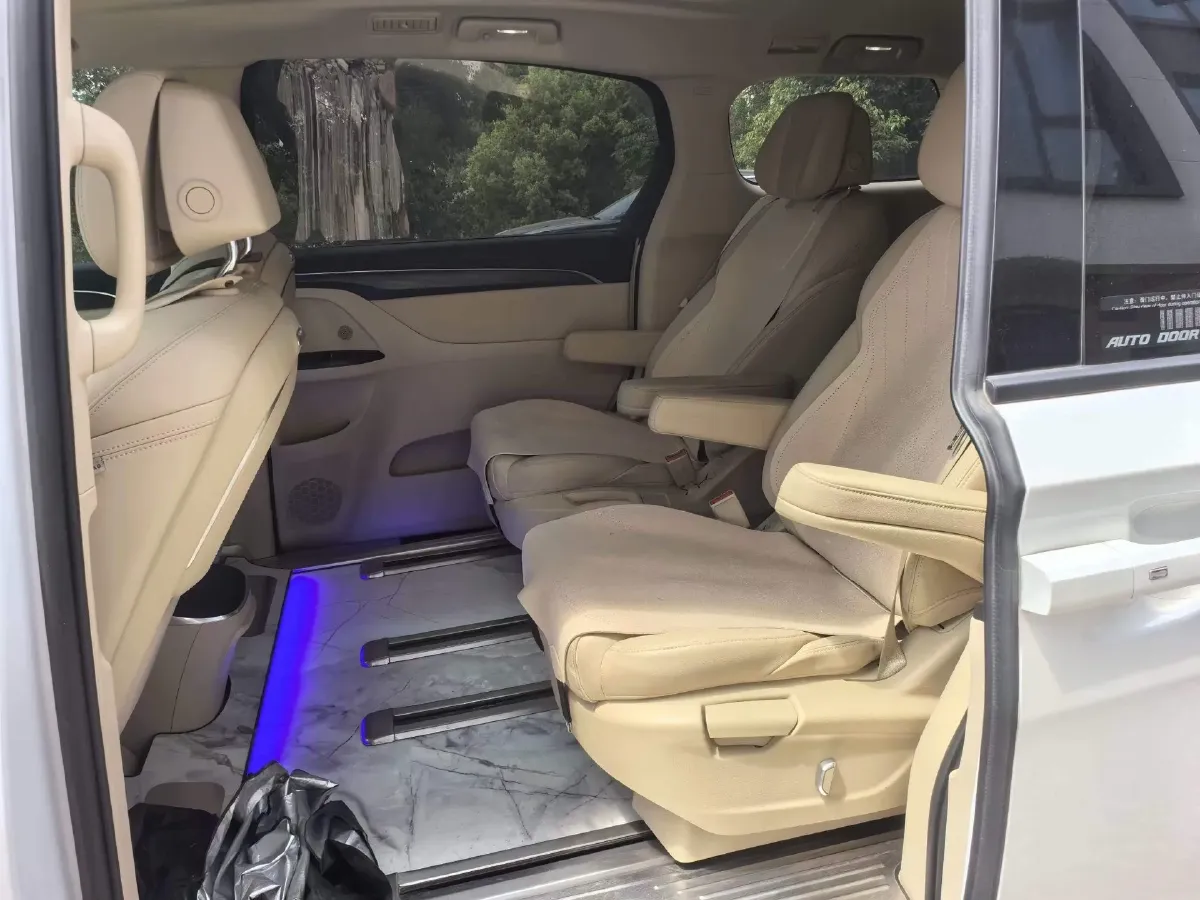 2023 Buick GL8 2.0T 237HP L4 9AT,autocango,china used car exporter,china ev exporter,chinese used car exporter,chinese used ev exporter