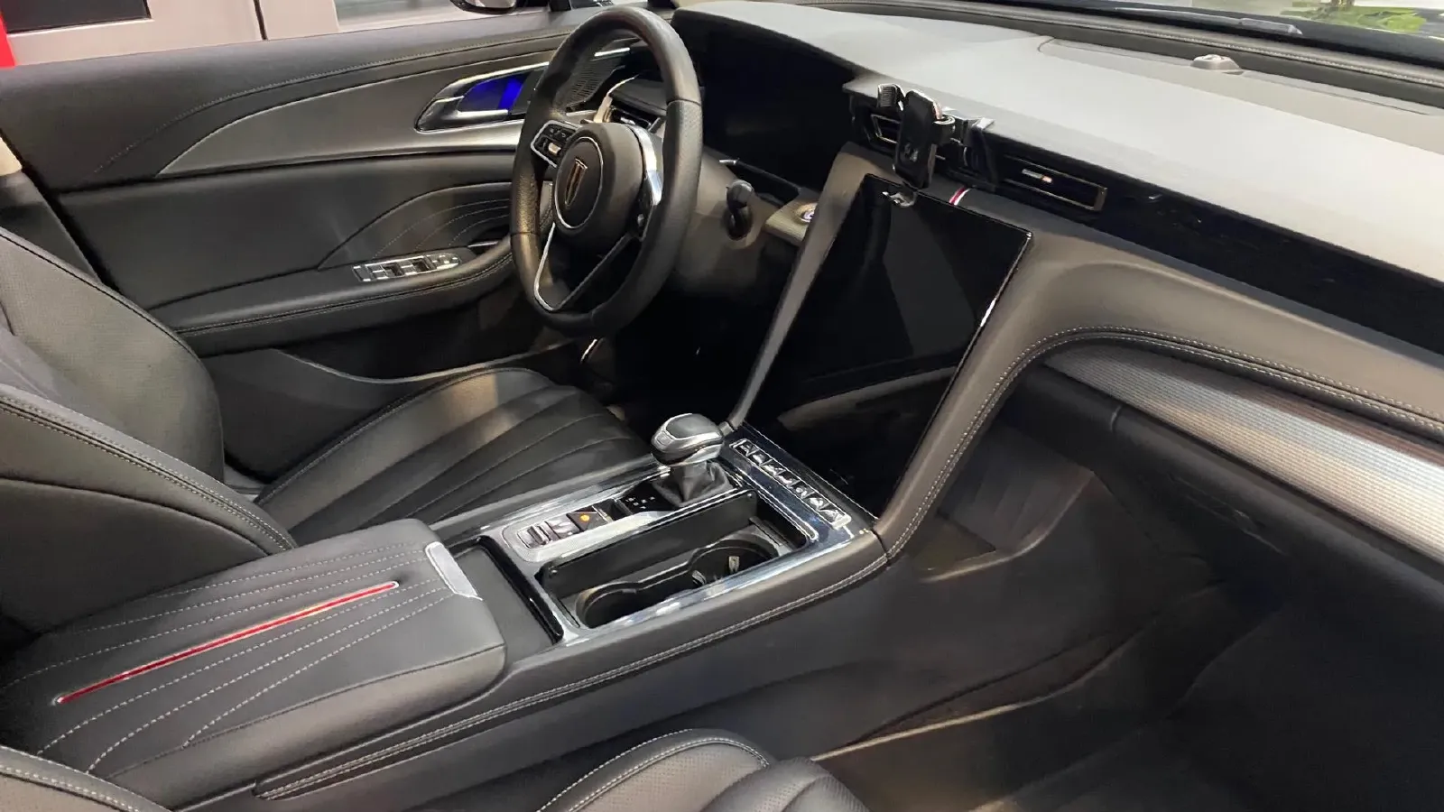 2023 HongQi H5 2.0T 224HP L4 8AT,autocango,china used car exporter,china ev exporter,chinese used car exporter,chinese used ev exporter