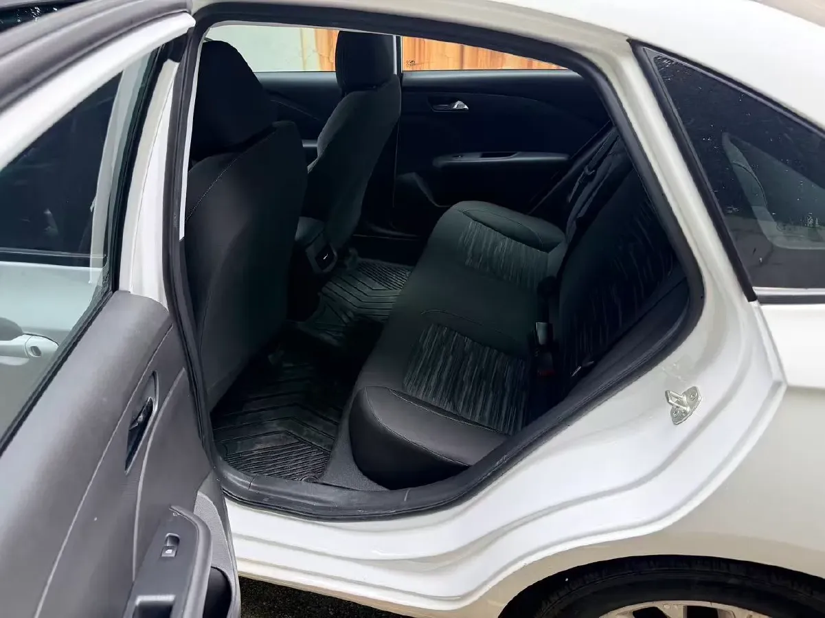 2023 Chevrolet Monza 1.5L 113HP L4 6DCT,autocango,china used car exporter,china ev exporter,chinese used car exporter,chinese used ev exporter