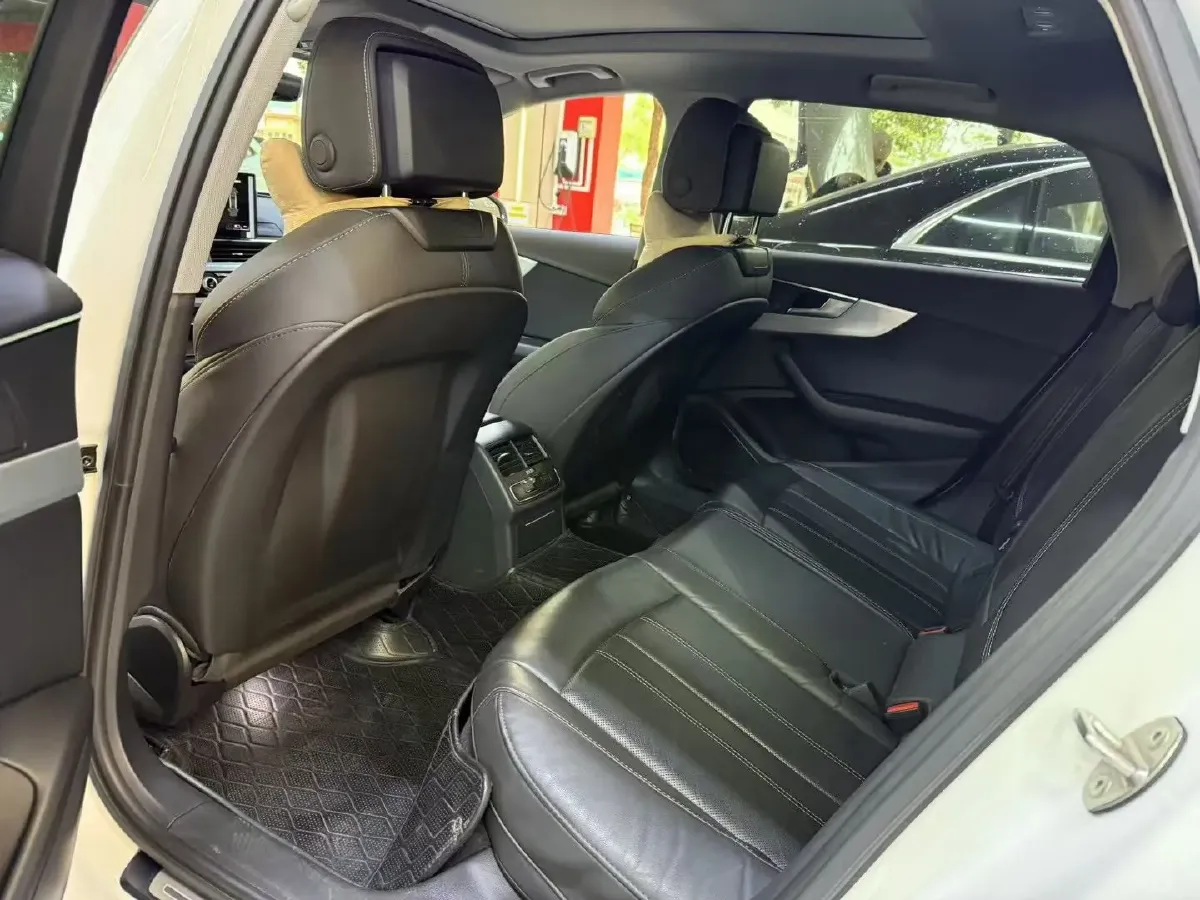 2020 Audi A4L 2.0T 190HP L4 7DCT,autocango,china used car exporter,china ev exporter,chinese used car exporter,chinese used ev exporter