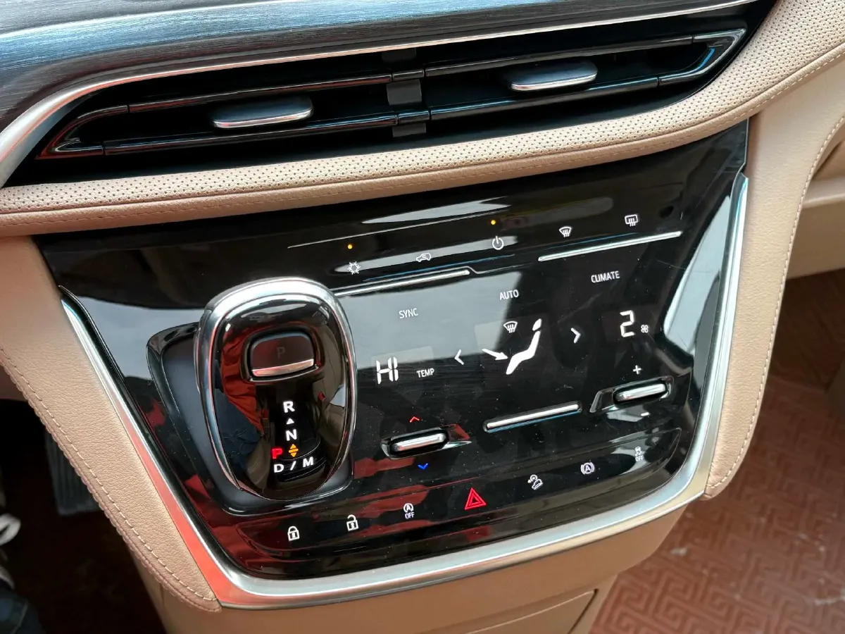 2021 Buick GL8 2.0T 237HP L4 9AT,autocango,china used car exporter,china ev exporter,chinese used car exporter,chinese used ev exporter