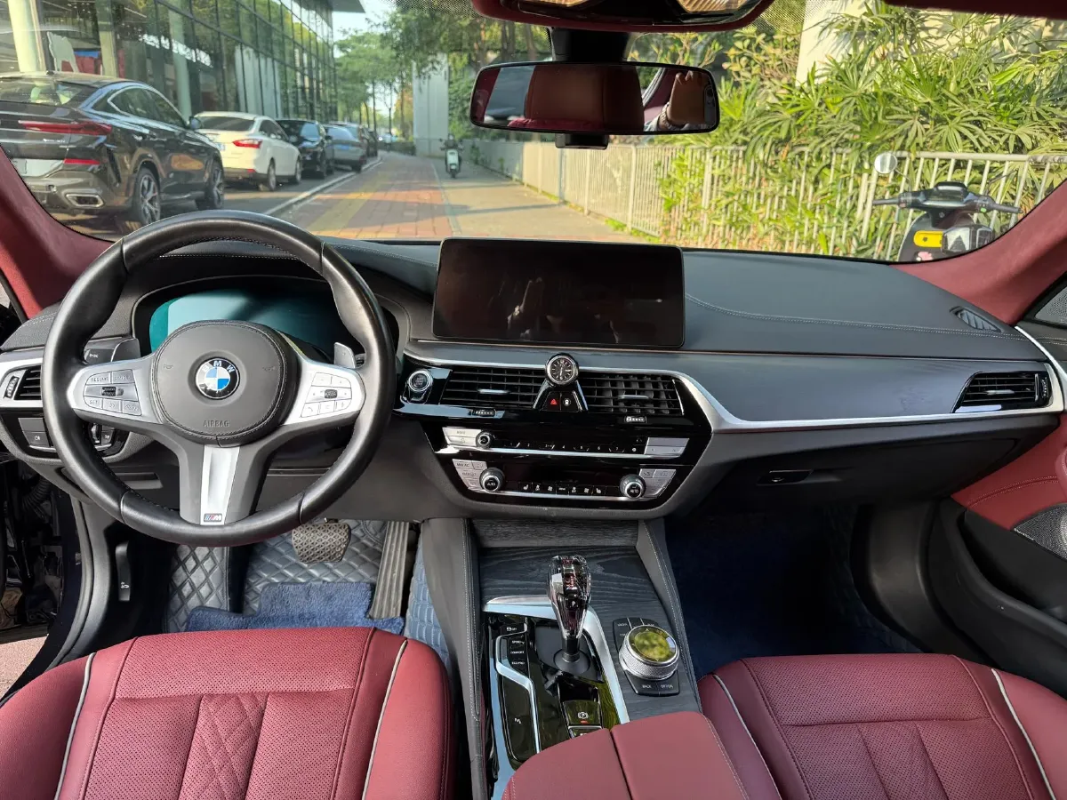 2023 BMW 5 Series 2.0T 245HP L4 8AT,autocango,china used car exporter,china ev exporter,chinese used car exporter,chinese used ev exporter