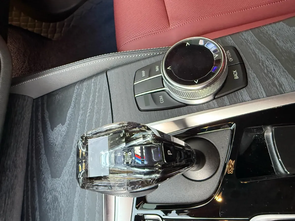 2023 BMW 5 Series 2.0T 245HP L4 8AT,autocango,china used car exporter,china ev exporter,chinese used car exporter,chinese used ev exporter