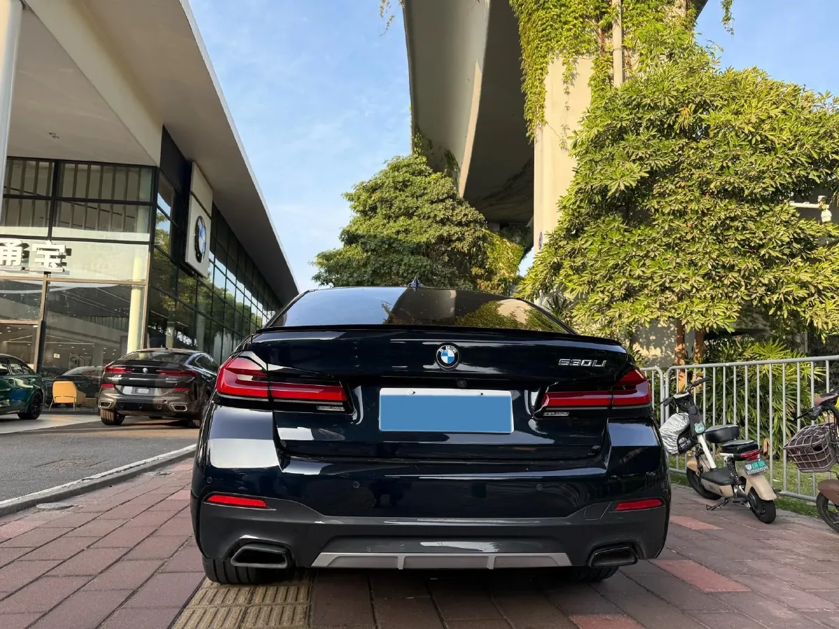 2023 BMW 5 Series 2.0T 245HP L4 8AT,autocango,china used car exporter,china ev exporter,chinese used car exporter,chinese used ev exporter