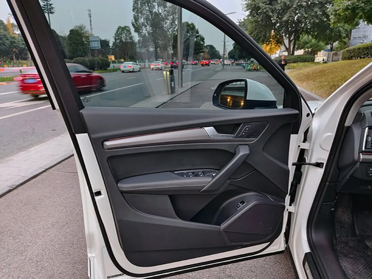 2022 Audi Q5L 2.0T 190HP L4 7DCT,autocango,china used car exporter,china ev exporter,chinese used car exporter,chinese used ev exporter