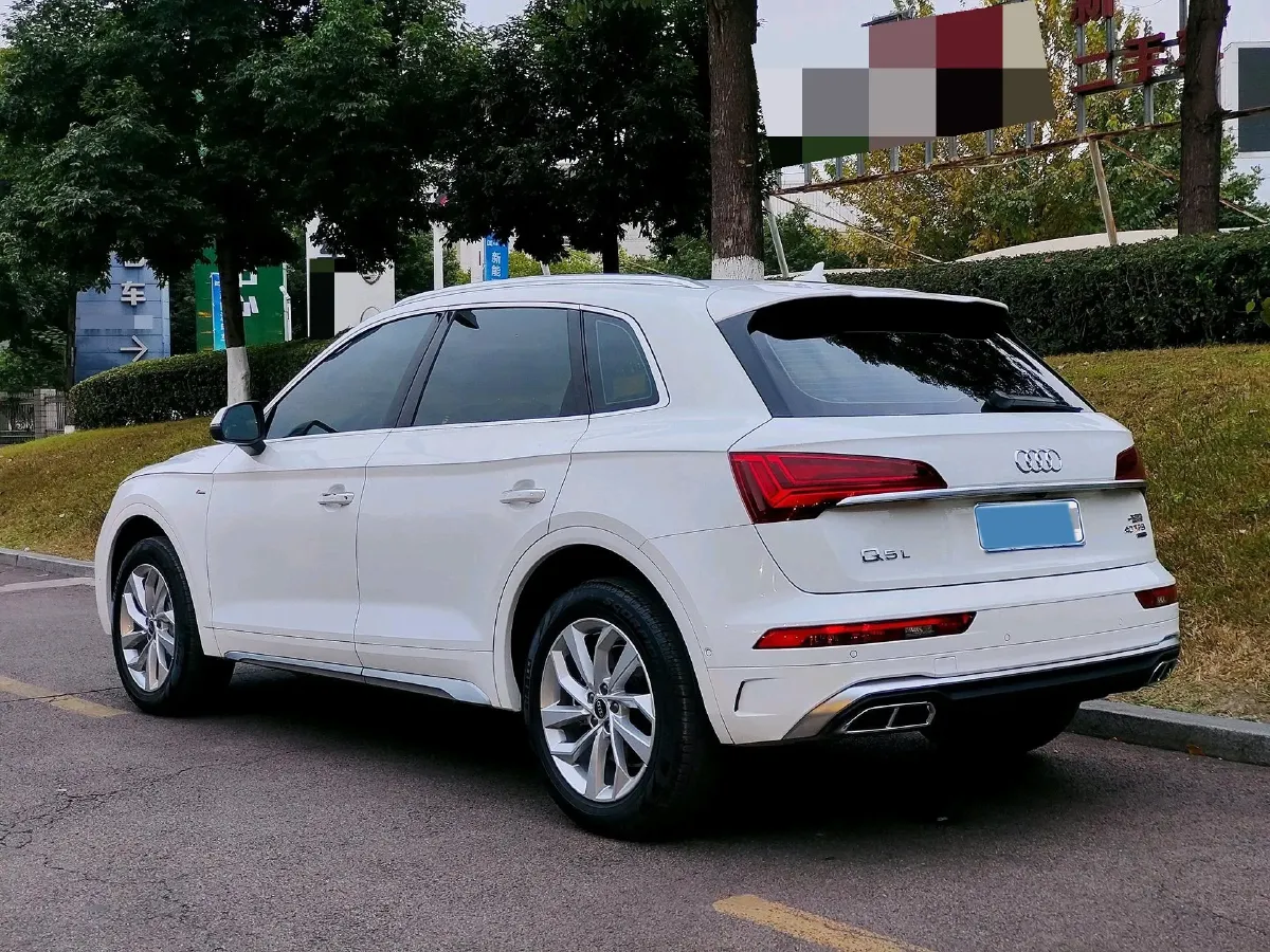 2022 Audi Q5L 2.0T 190HP L4 7DCT,autocango,china used car exporter,china ev exporter,chinese used car exporter,chinese used ev exporter