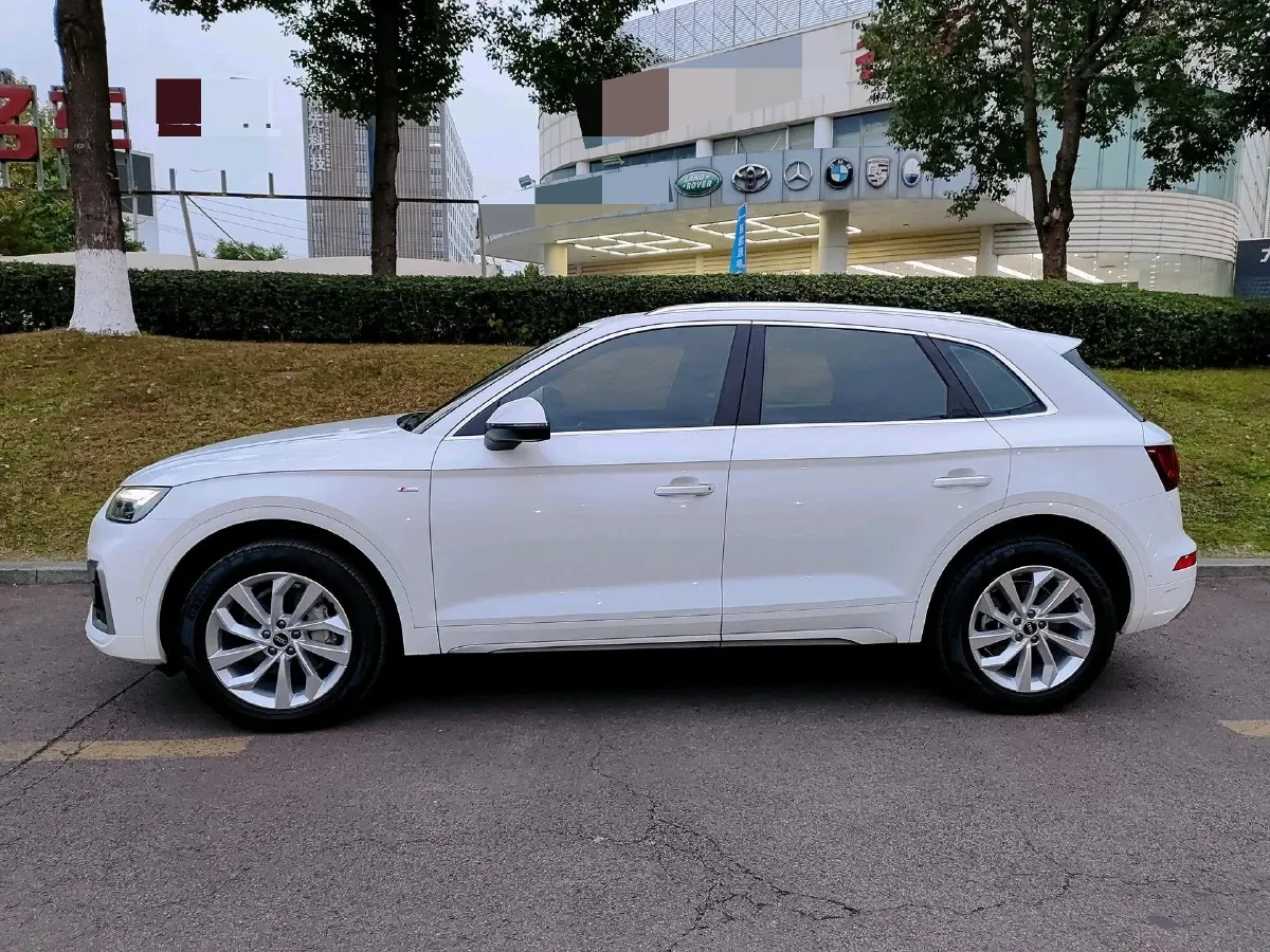2022 Audi Q5L 2.0T 190HP L4 7DCT,autocango,china used car exporter,china ev exporter,chinese used car exporter,chinese used ev exporter