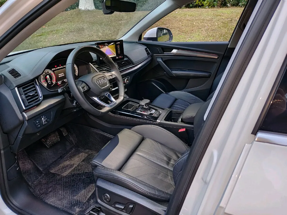 2022 Audi Q5L 2.0T 190HP L4 7DCT,autocango,china used car exporter,china ev exporter,chinese used car exporter,chinese used ev exporter