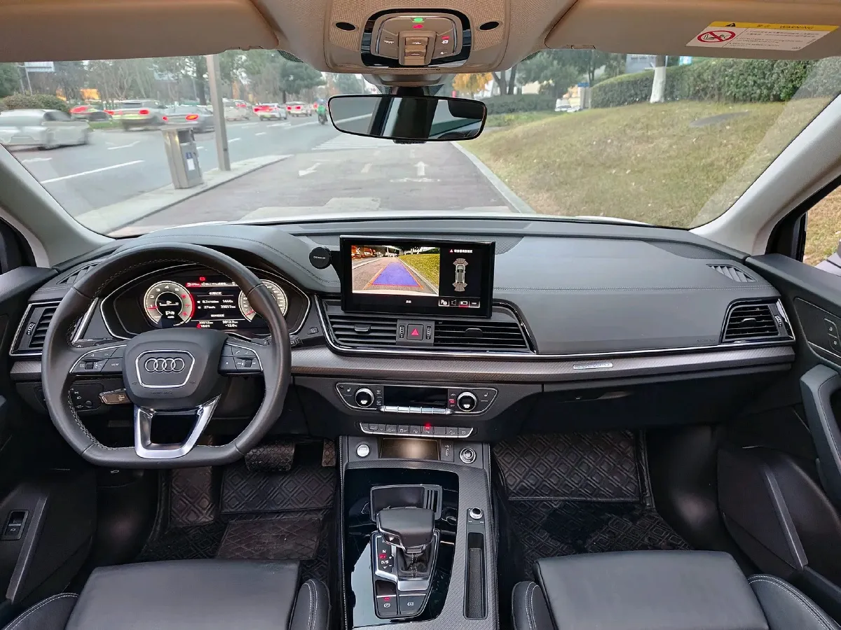 2022 Audi Q5L 2.0T 190HP L4 7DCT,autocango,china used car exporter,china ev exporter,chinese used car exporter,chinese used ev exporter