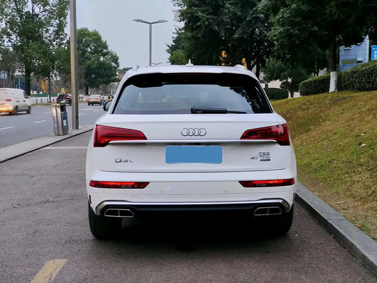 2022 Audi Q5L 2.0T 190HP L4 7DCT,autocango,china used car exporter,china ev exporter,chinese used car exporter,chinese used ev exporter